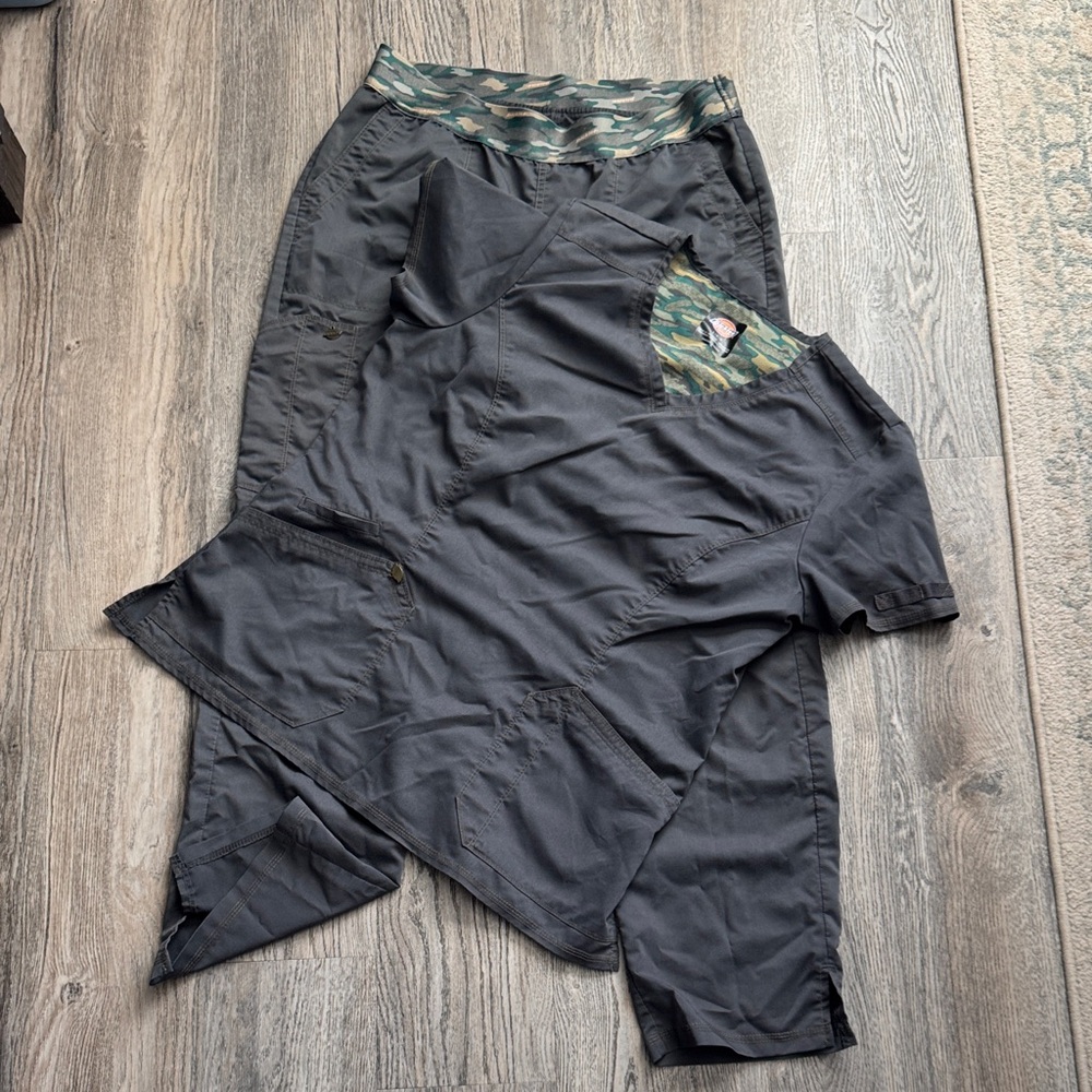 Dickies grey scrubs